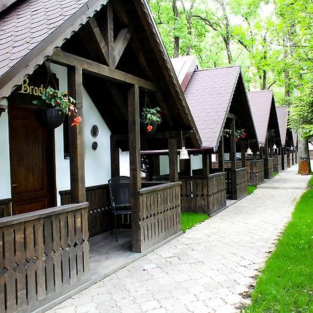 Cornul Vanatorului Bungalows Piteşti Eksteriør bilde