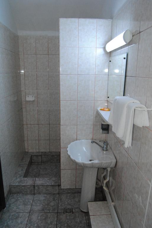 Cornul Vanatorului Bungalows Piteşti Rom bilde