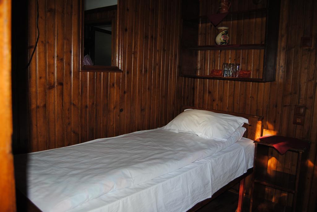 Cornul Vanatorului Bungalows Piteşti Rom bilde